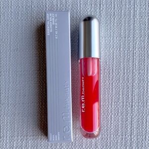 r.e.m. beauty Essential Drip Glossy Balm - Shirley